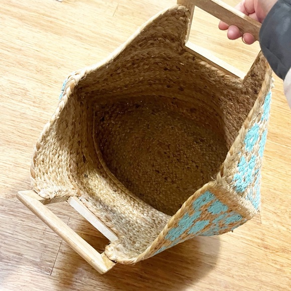 Twigs & Arrow Handmade Jute Hand Painted Oversized Boho Tote Bag w/ Wood Handle - Picture 5 of 10